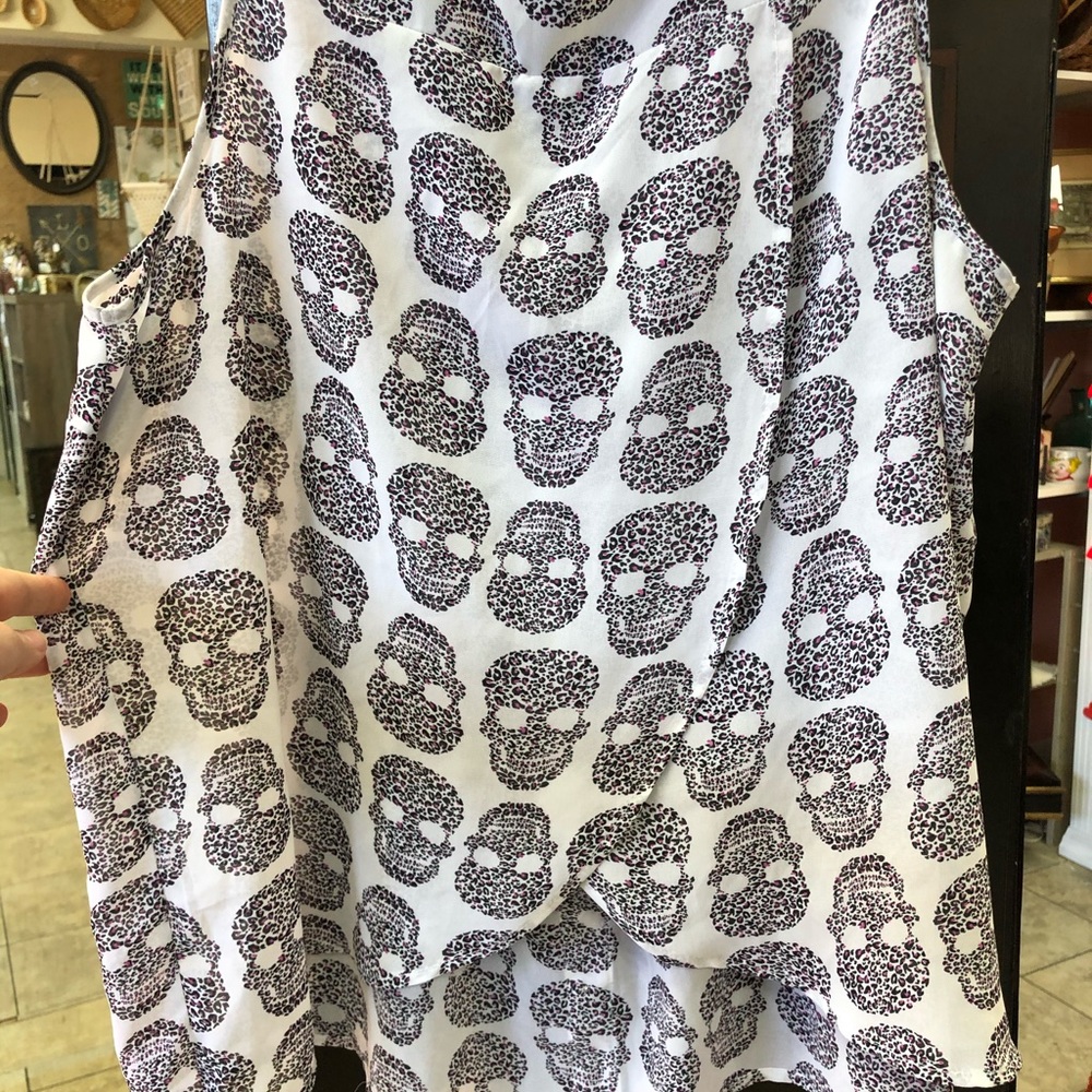 Torrid Size 2 sleeveless Flowy blouse Skull print